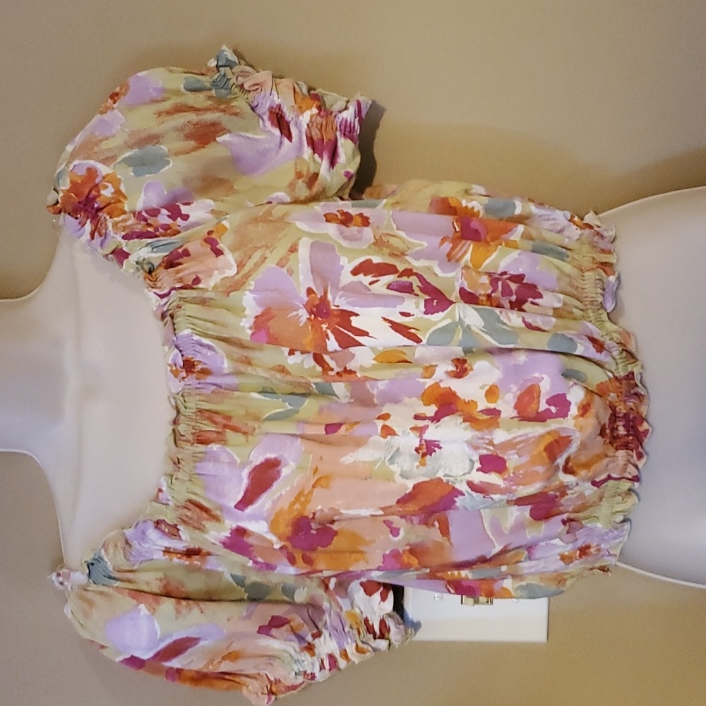 Zara cropped Floral Puff Sleeve Top Size M NWT'S